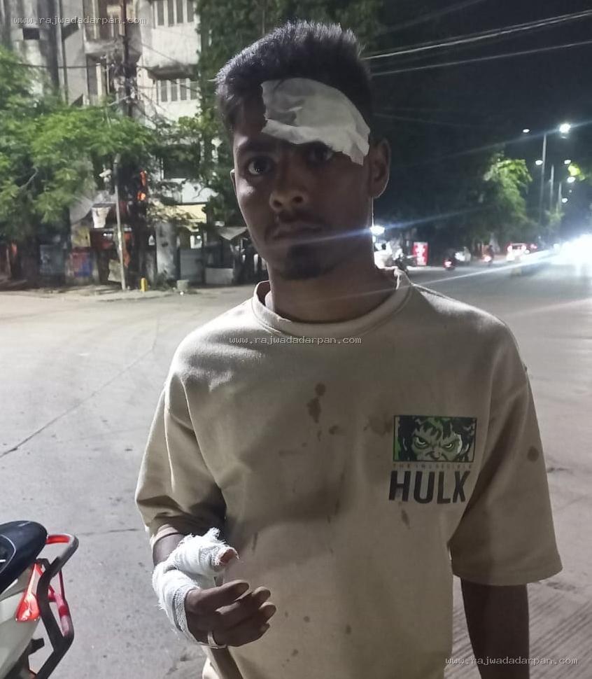 वायरल मारपीट वीडियो का खुलासा: पैसों के विवाद में ईसाक कॉलोनी में चले लात-घूंसे, आरोपियों की तलाश

&nbsp;