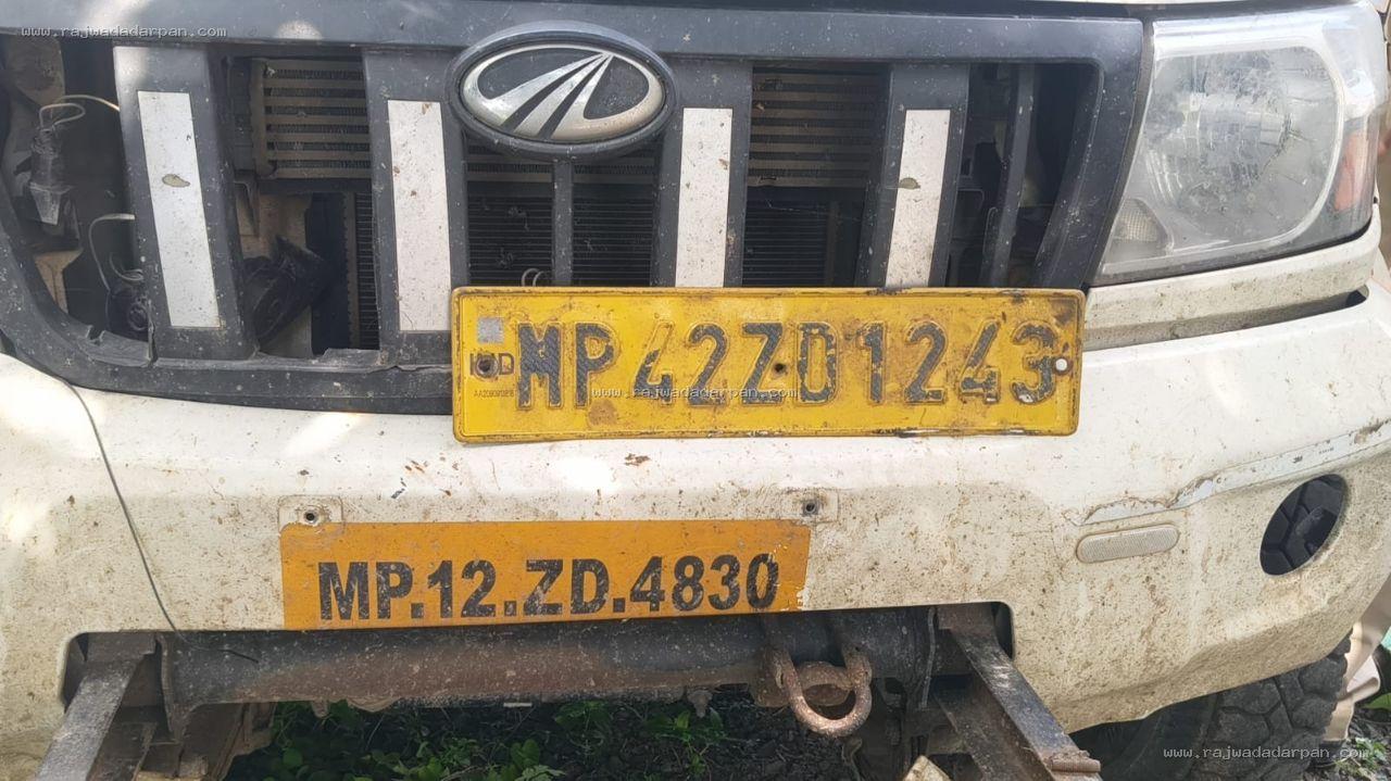 तिरपाल हटाया तो निकला खैर का &lsquo;काला खेल&rsquo;, पीछा करने पर वन अमले की गाड़ी पलटाने की कोशिश

&nbsp; - 3