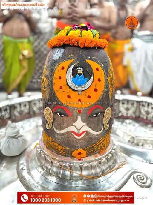 महाकाल भस्म आरती दर्शन:भगवान महाकाल का भांग, चंदन, सिंदूर और आभूषणों से राजा स्वरूप शृंगार - 2
