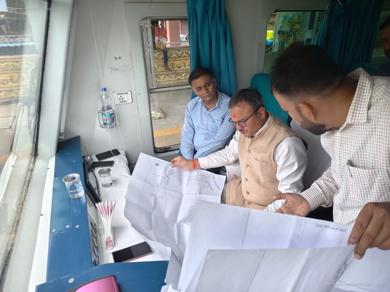 सिंहस्थ-2028 की तैयारियों का रेलवे ने कसा शिकंजा: जीएम ने उज्जैन की परियोजनाओं का किया निरीक्षण, समय पर काम पूरा करने के दिए सख्त निर्देश

&nbsp;