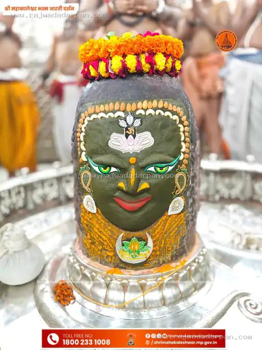 पंचामृत अभिषेक के बाद राजा स्वरूप में विराजे बाबा महाकाल: भस्म आरती में दिव्य श्रृंगार ने श्रद्धालुओं का मन मोह लिया - 2