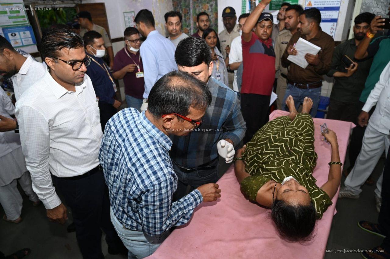 फोरलेन पर ओवरटेक का खौफनाक अंजाम: यात्री बस ने स्कूल बस को मारी जोरदार टक्कर, छात्रा समेत 19 घायल