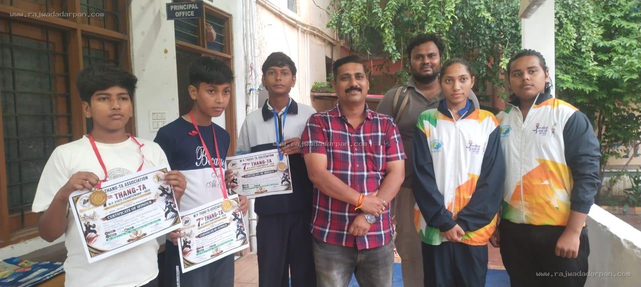 इंदौर के खिलाड़ियों ने दतिया में दिखाया दम, 5 पदक जीतकर बढ़ाया शहर का मान

&nbsp;