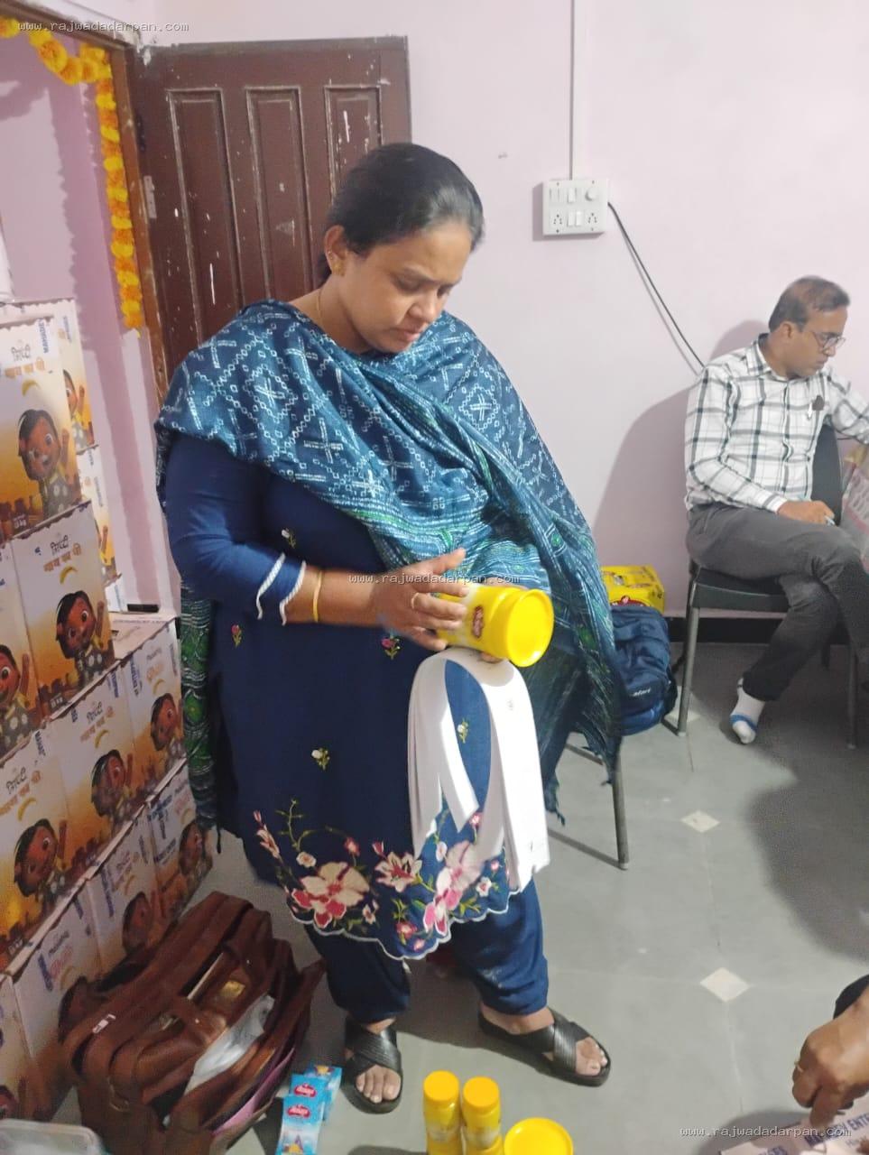 इंदौर में नकली घी पर सबसे बड़ी मार: ₹12.21 लाख का 2,165 किलो संदिग्ध घी जब्त, बिना लाइसेंस फैक्ट्री भी सील

&nbsp;