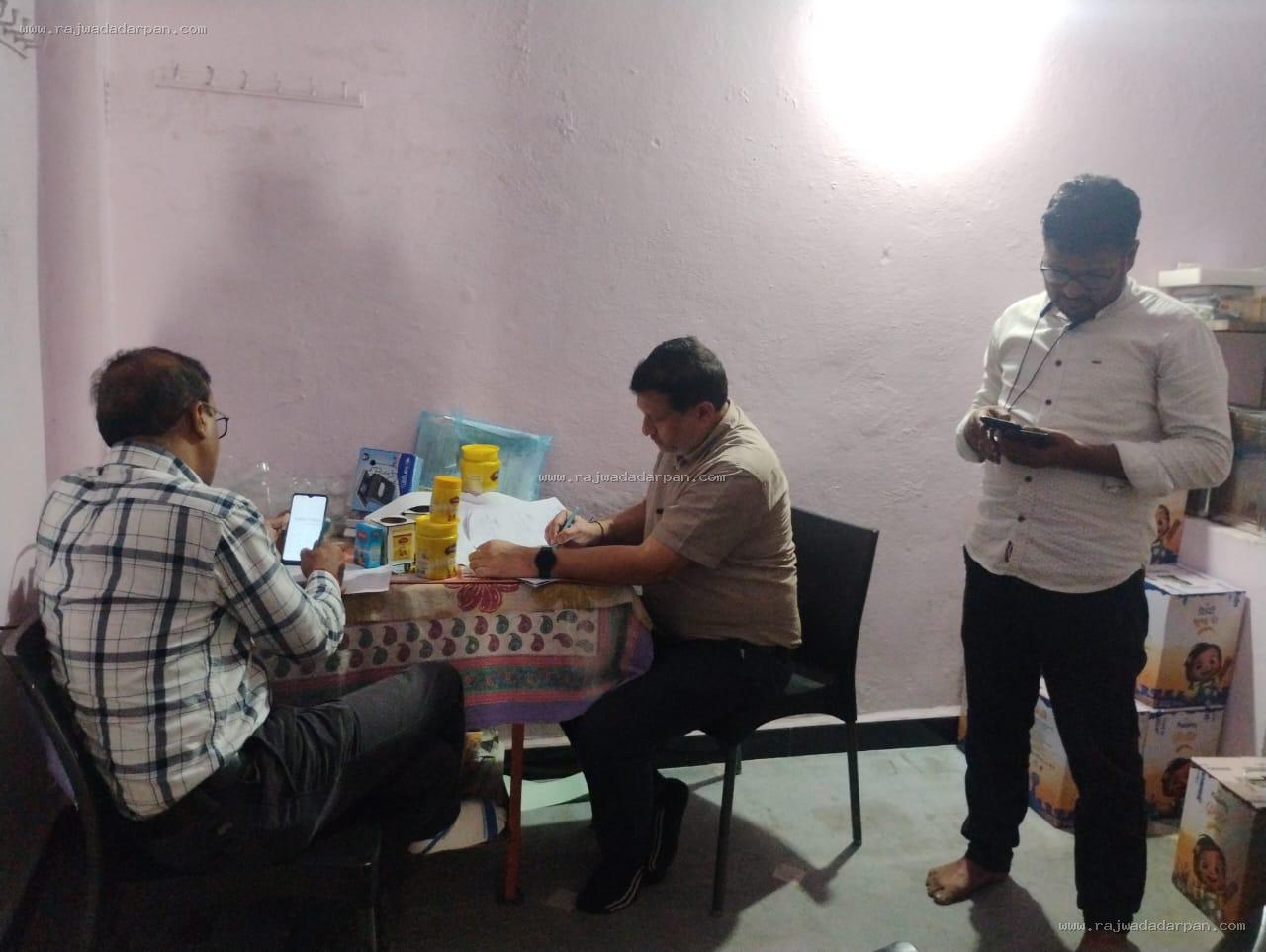 इंदौर में नकली घी पर सबसे बड़ी मार: ₹12.21 लाख का 2,165 किलो संदिग्ध घी जब्त, बिना लाइसेंस फैक्ट्री भी सील

&nbsp; - 3