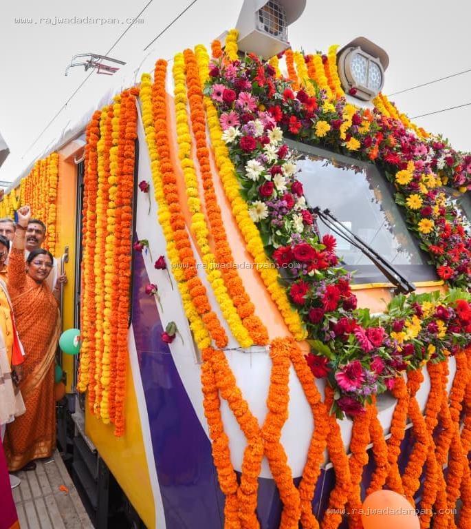 18 साल 7 महीने का इंतजार खत्म, टांडा रोड से दौड़ी पहली मेमू

&nbsp;