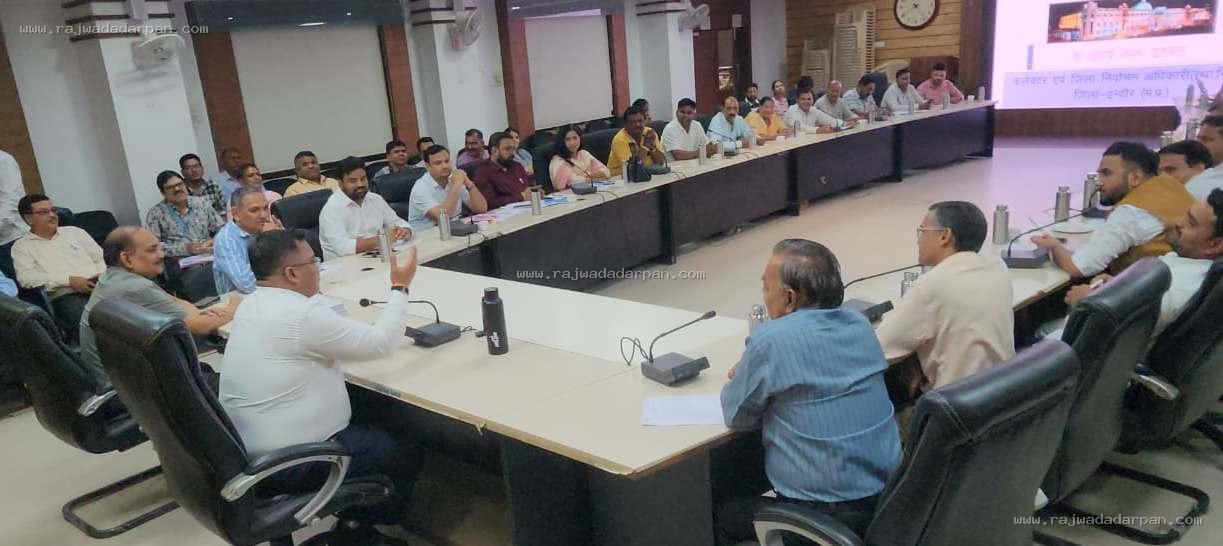 इंदौर में 25.08 लाख मतदाता तय, राजनीतिक दलों को सौंपी अंतिम वोटर लिस्ट

&nbsp;