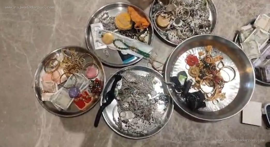 बिजली कंपनी का अधीक्षण यंत्री निकला 'धनकुबेर', 9 ठिकानों पर लोकायुक्त का धावा! - 3