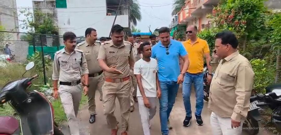 टैक्स वसूली के दौरान हंगामा, नगर निगम कर्मचारी से कथित मारपीट; कार्रवाई की मांग पर थाने पहुंचा पूरा अमला
