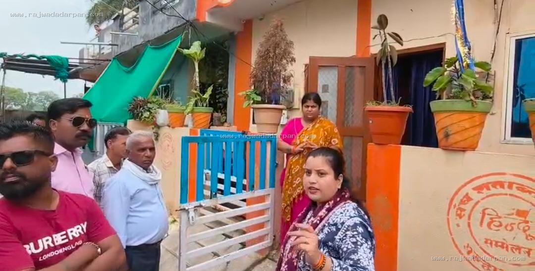 टैक्स वसूली के दौरान हंगामा, नगर निगम कर्मचारी से कथित मारपीट; कार्रवाई की मांग पर थाने पहुंचा पूरा अमला - 2