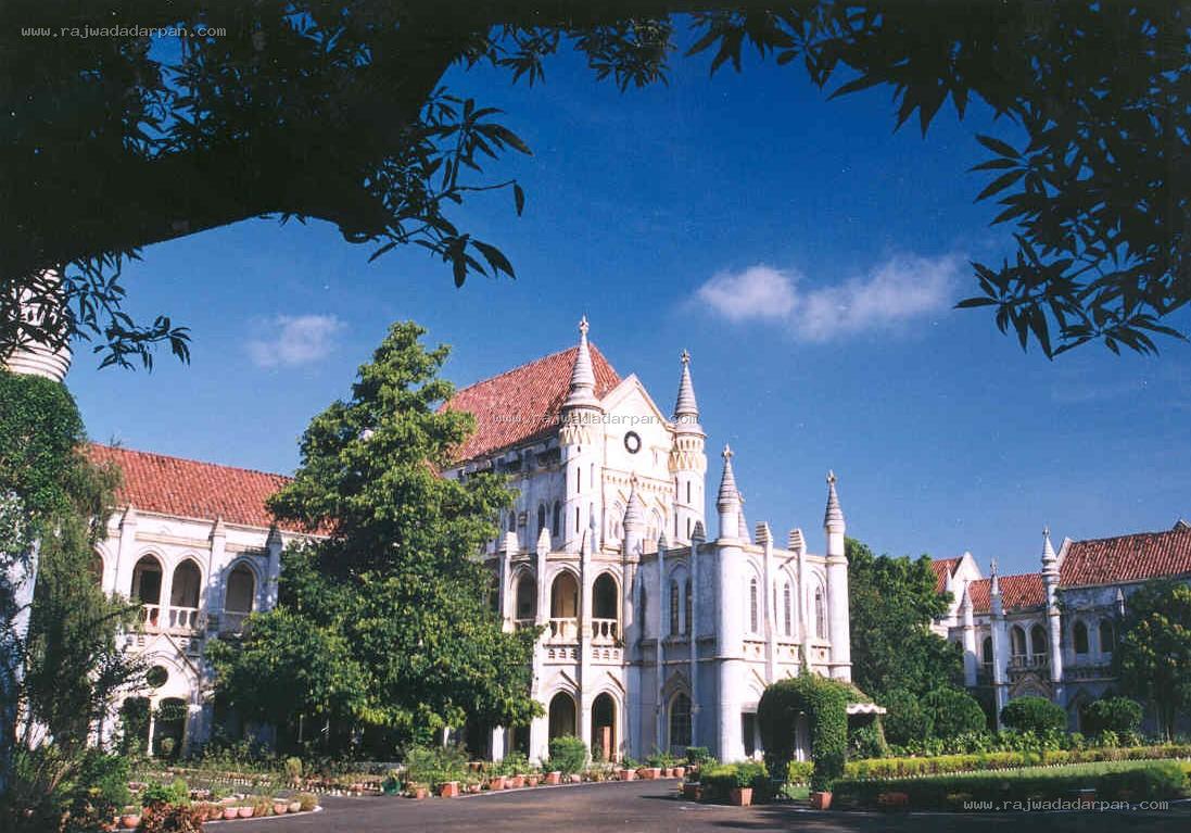 मध्यप्रदेश हाई कोर्ट ने रिटायर्ड आईएफएस अधिकारी को अग्रिम जमानत दी, खाते में ठगी की रकम आना अपराध में संलिप्तता का प्रमाण नहीं!

&nbsp;