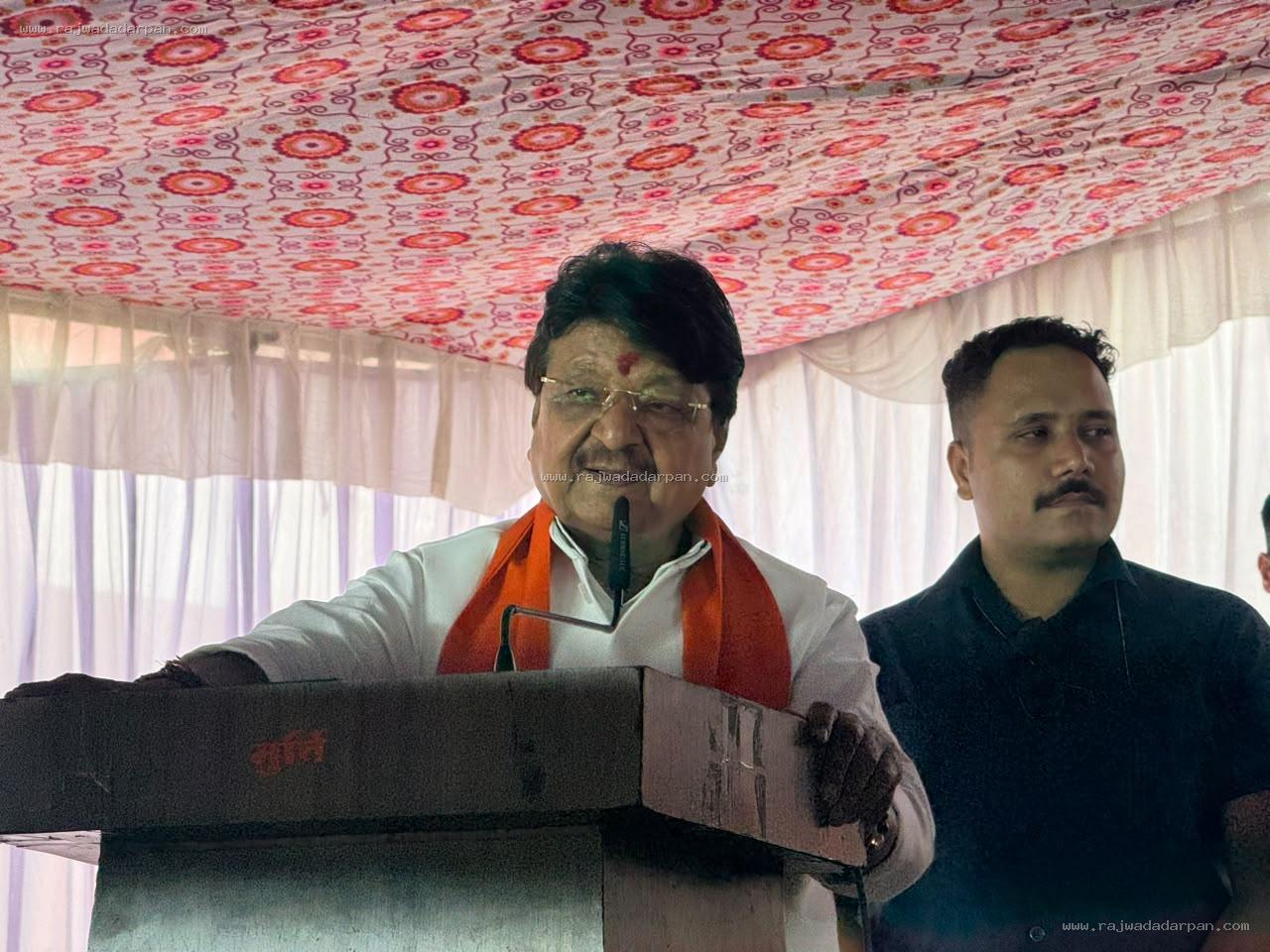 'एक पेड़ माँ के नाम' अभियान का आगाज: कृषि महाविद्यालय में 15 हजार पौधे रोपे, मंत्री कैलाश बोले- प्राकृतिक खेती से घटेगा इलाज का खर्च

&nbsp; - 3