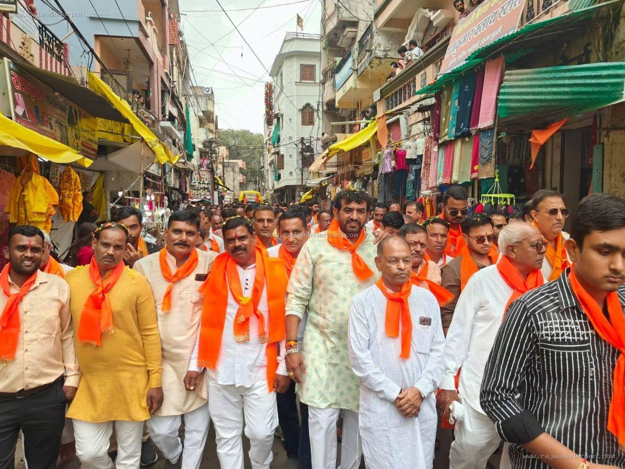 कृष्ण भक्ति में डूबा धार, गूंजे जयकारे; यादव समाज ने निकाला भव्य जुलूस, जगह-जगह फूटी मटकी

&nbsp;