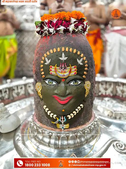 मंगलवार भस्म आरती दर्शन:बाबा महाकाल का रजत चंद्र, त्रिशूल, त्रिपुण्ड, ड्रायफ्रूट से राजा स्वरूप शृंगार - 2